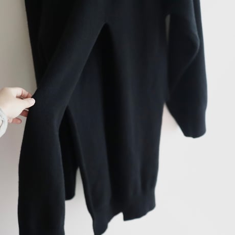 ［ARCHIVE］NICCOLO PASQUALETTI  DEFORMATION VNECK KNIT “AR09“