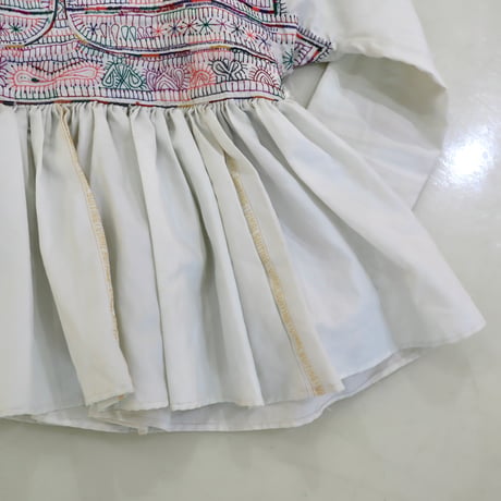 ［PRE-LOVED］ EMBROIDERY TOPS "UC38"