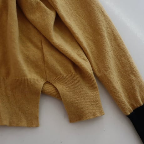 ［PRE-LOVED］MARNI  KNIT CARDIGAN "UC27"