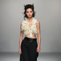 ［ARCHIVE］YUHAN WANG   HAND KNITTED ROSE VEST
