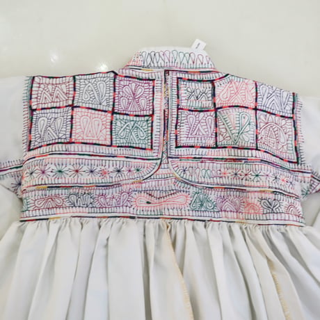 ［PRE-LOVED］ EMBROIDERY TOPS "UC38"