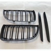 国内出荷▼BMW E90/E91 前期用 ライン付き フロントグリル ダブルフィン キドニーグリル Mルック 325i/328i/335i/330i （2005-2008）レーシンググリル 純正交換