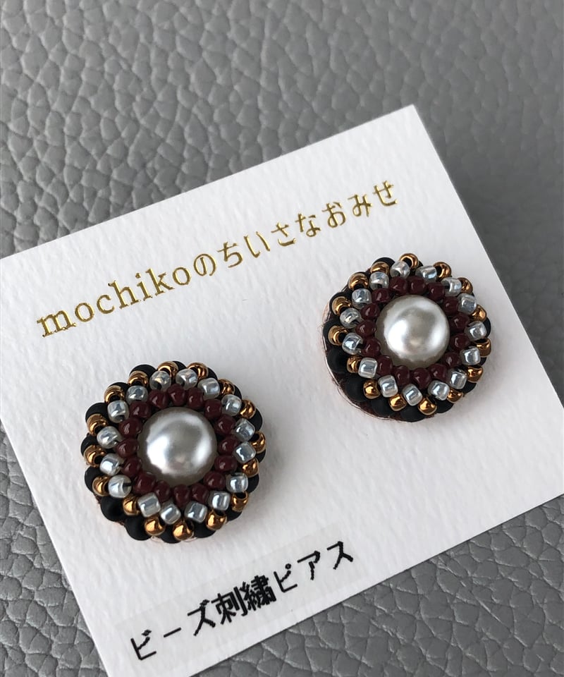 ピアス】うずまきビーズ刺繍(黒、茶) | mochikoのちいさなおみせ
