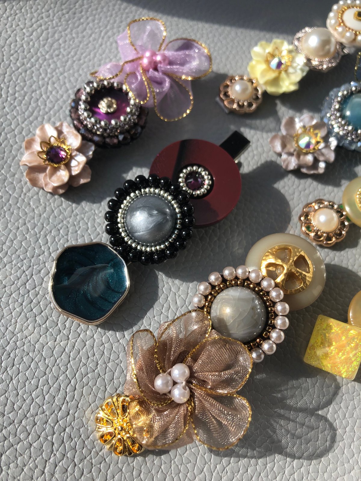 アクセサリー mucchi ヘアクリップ】ビーズ刺繍ヘアクリップ(MIX) | mochikoのちいさなおみせ