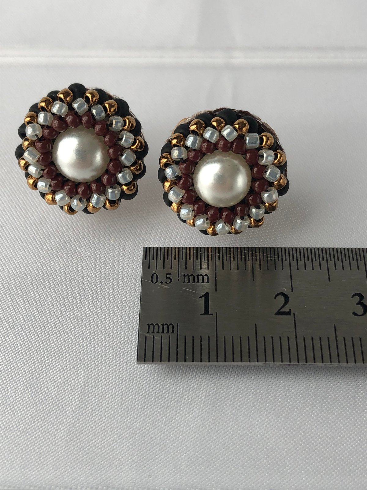 アクセサリー 【専用】 ビーズ刺繍ピアス*ダークブルーまぁるいピアス