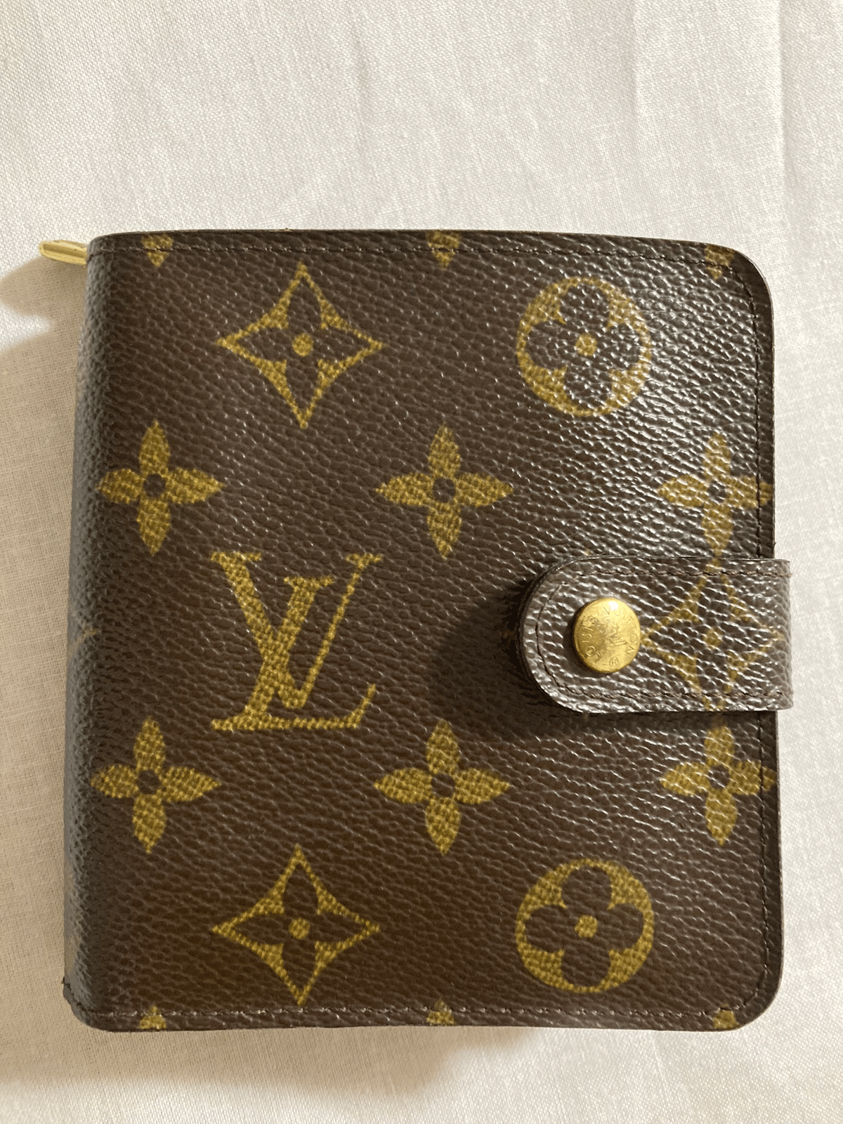ルイヴィトン モノグラム 二つ折り 折り財布 コンパクトジップ