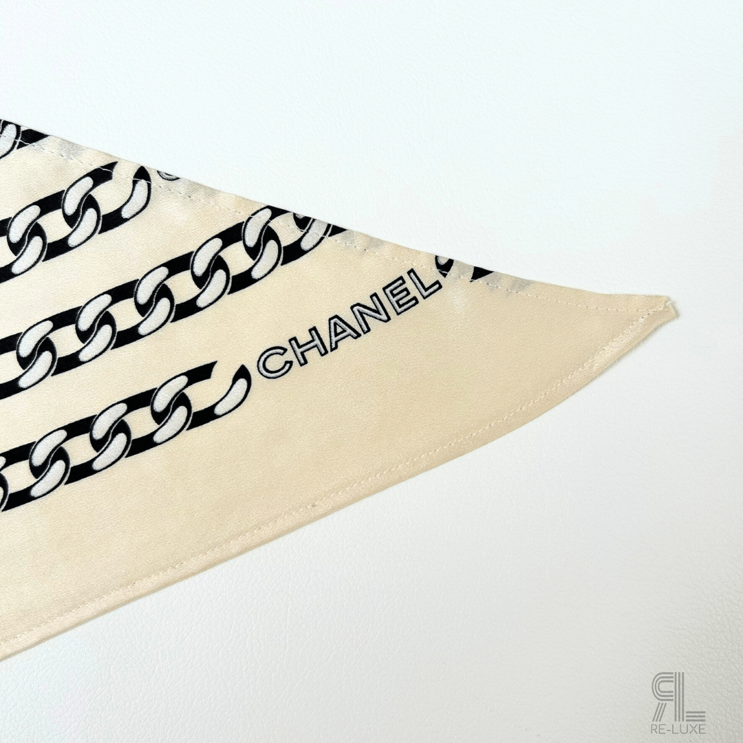 CHANEL シャネル VINTAGEシルク スカーフ ベージュ系 チェーン柄