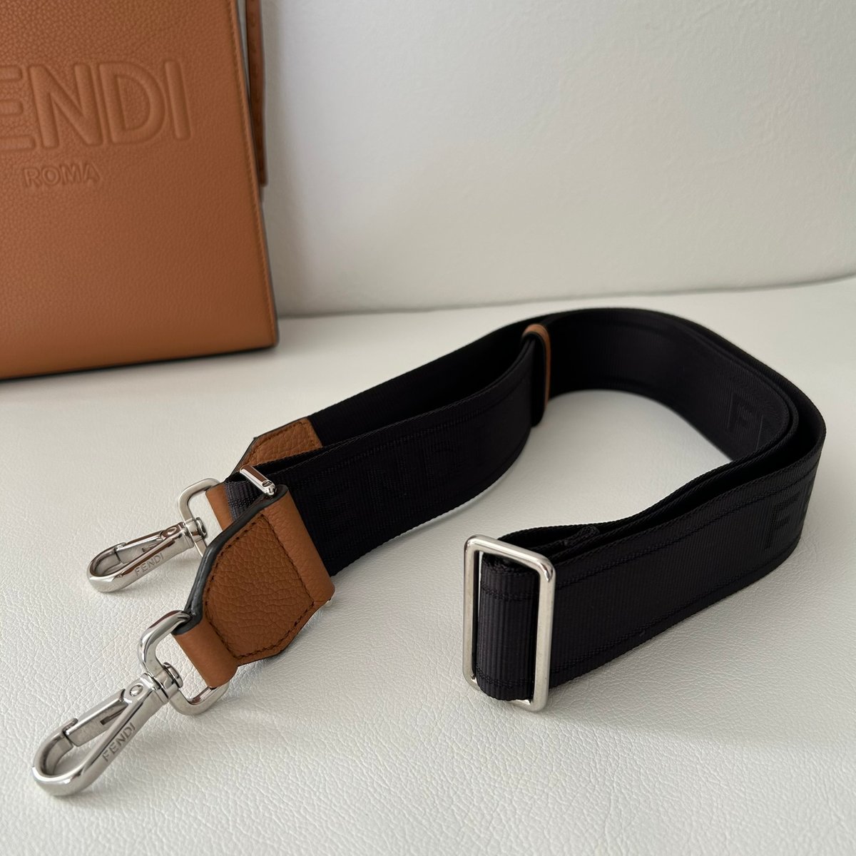 FENDI】2024年春夏最新作「Go To Shopper Mini」(A250121-9