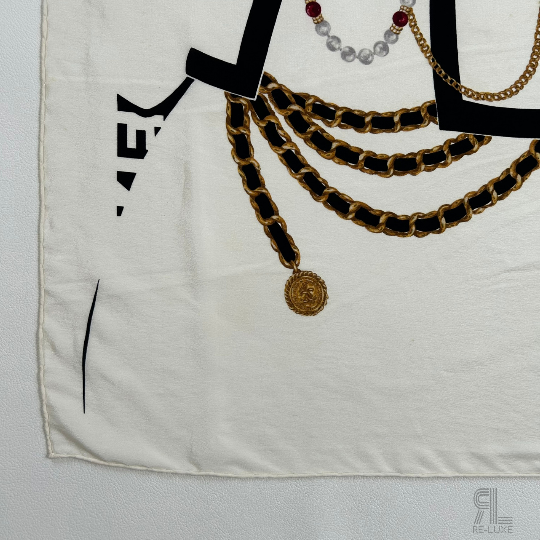 CHANELヴィンテージ　シャネル　シルクスカーフ　マドモアゼル CHANELシルクスカーフ モノトーンVINTAGE ココシャネル