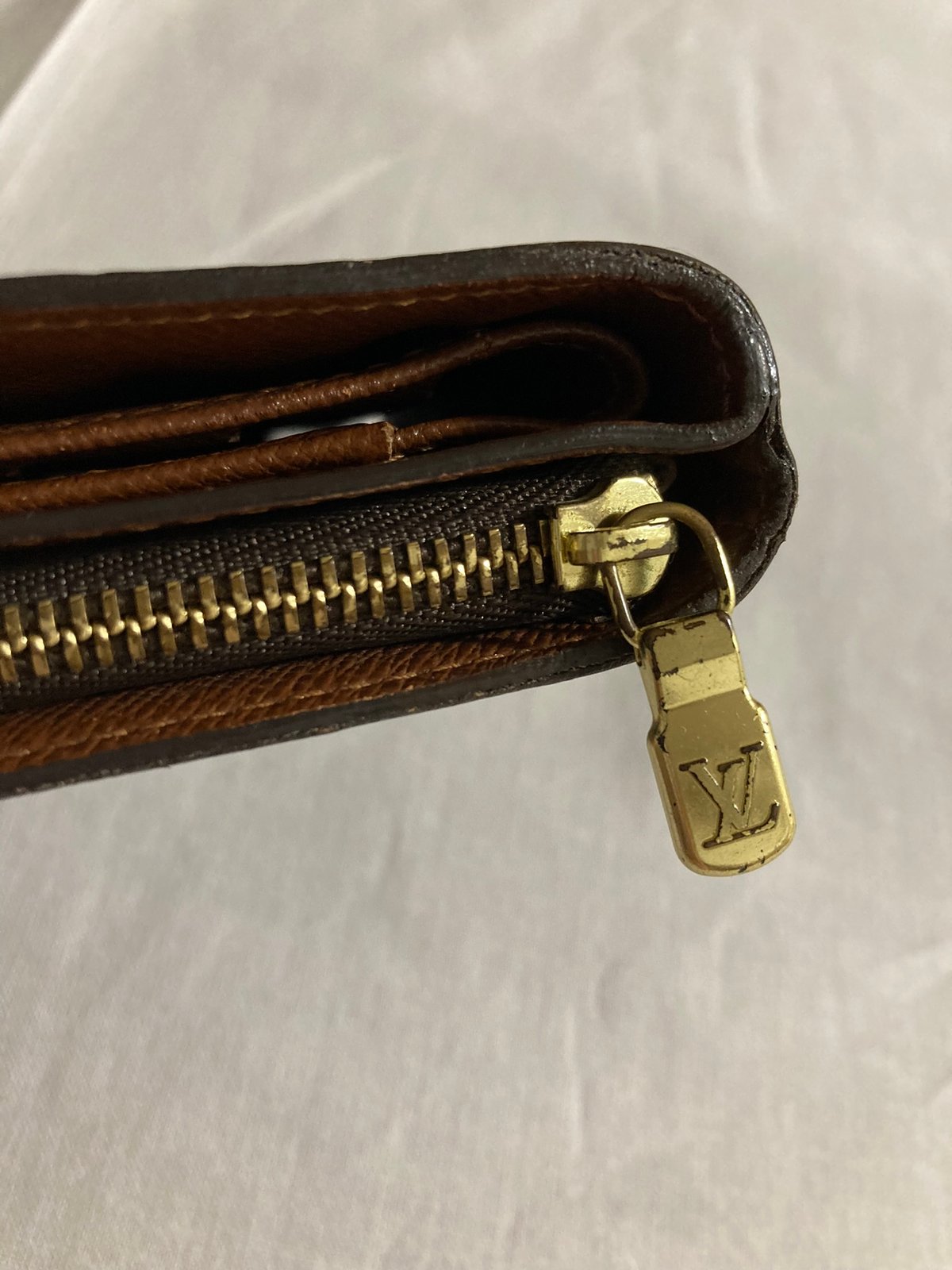 ルイヴィトン モノグラム 二つ折り 折り財布 コンパクトジップ