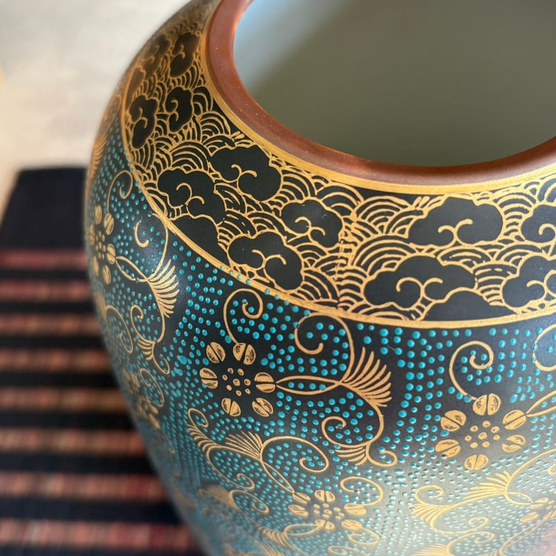 工芸品 Kutani ware vase by Ichiro Mizumoto Kutani ware vase by Ichiro Mizumoto