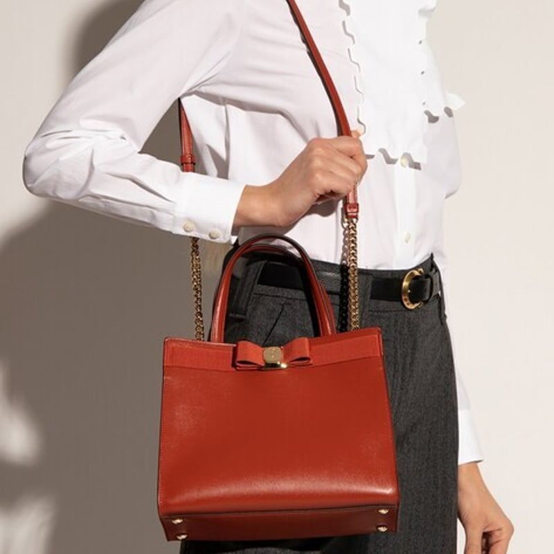 Ferragamo ヴァラ リボン トートバッグ ショルダーバッグ | beFine