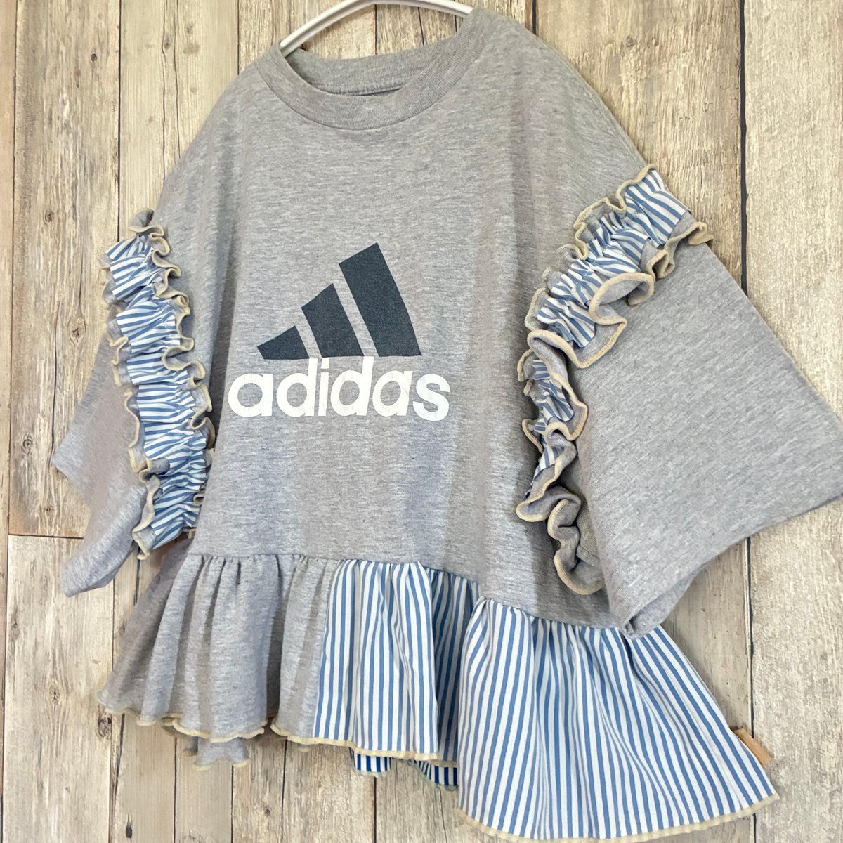 adidas フリル付きリメイクタンクトップ グレー adidas フリル グレー Tシャツ リメイク 古着 - メルカリ