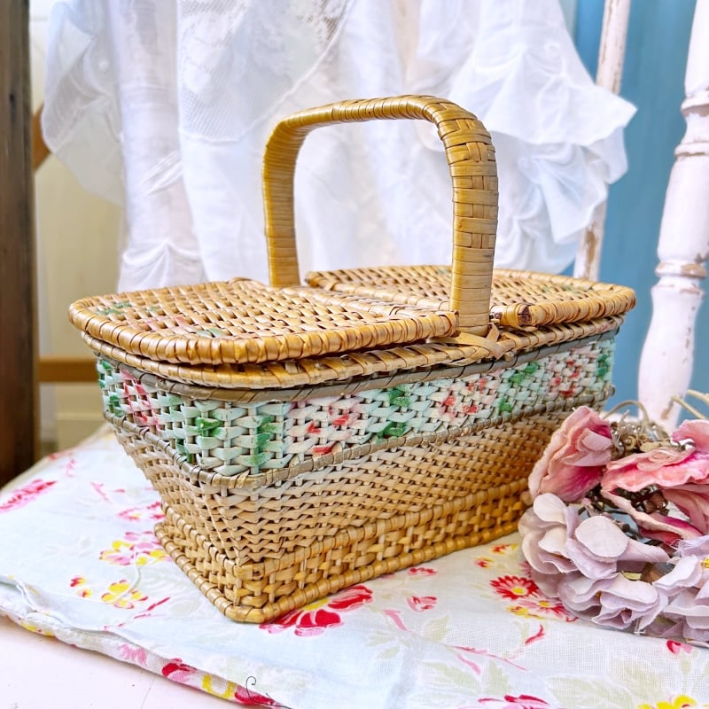 【アンティーク】ローズパニエ　籐バスケット　ローズペイント　フランスアンティーク 美品☆フランスアンティークのローズパニエ（23cm） | アンティークス蕾