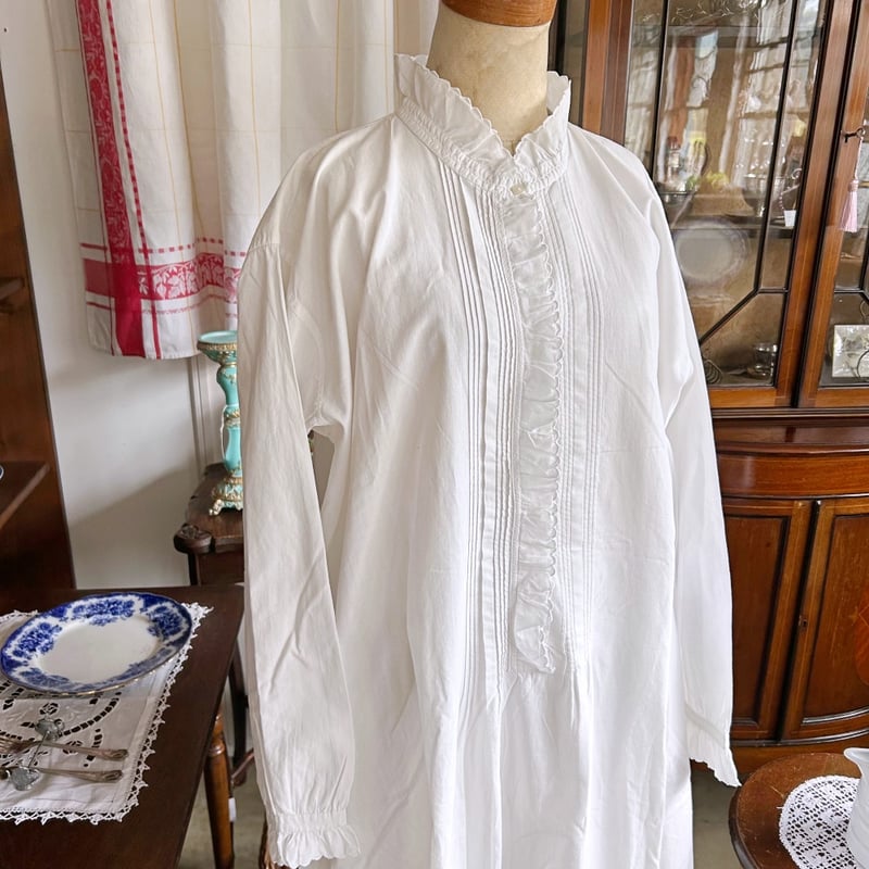 シンプルデザインで上品☆フランスアンティークナイトドレス