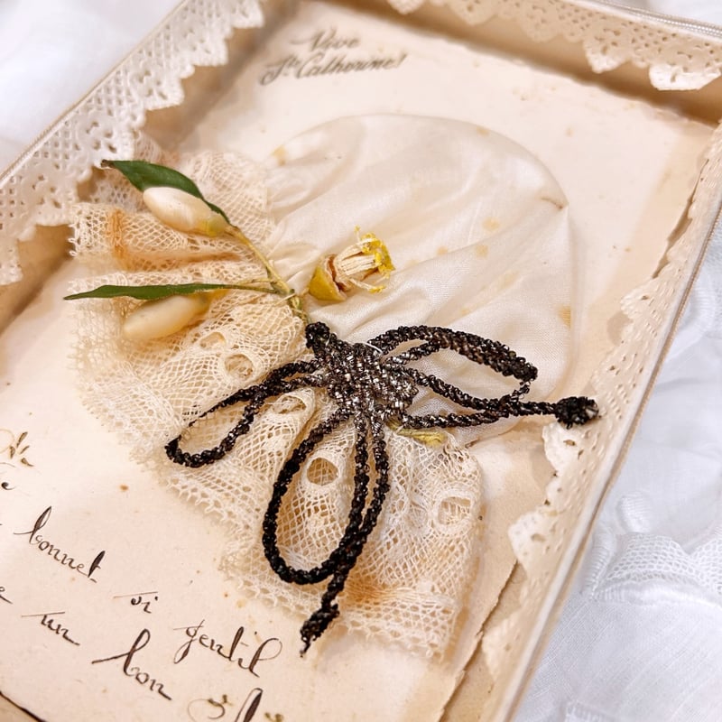 フランスアンティーク Ste Catherine 箱付きボネのポストカード