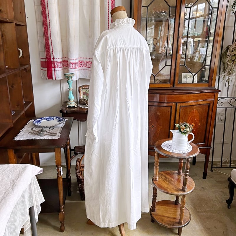 シンプルデザインで上品☆フランスアンティークナイトドレス