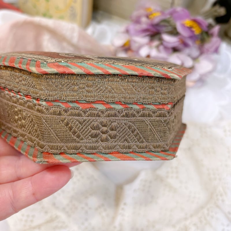 Marquise de Sévigné マルキーズ・ドゥ・セヴィニエ 八角形の紙箱