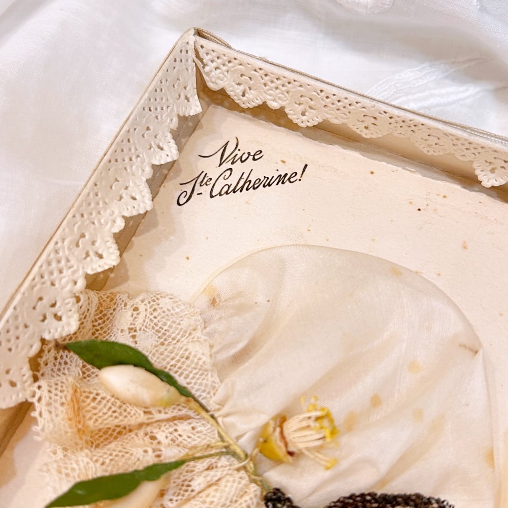 フランスアンティーク Ste Catherine 箱付きボネのポストカード