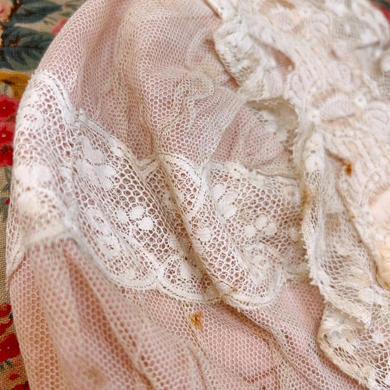 フランスアンティーク レースたっぷりピンク色のボネ | アンティークス蕾