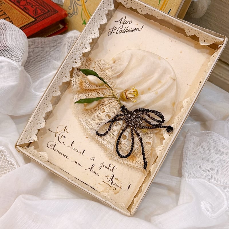 フランスアンティーク Ste Catherine 箱付きボネのポストカード