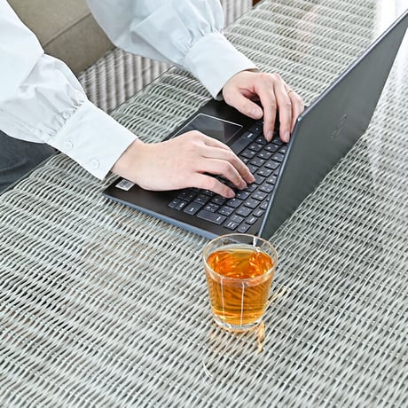 アウトドアテーブル 110cm幅 ナチュラル シンセティックラタン コード ラタン調 テーブル 屋外 屋内 大型 耐候性 撥水性 耐久性 アウトドア キャンプ プールサイド ガーデン 庭 ベランダ