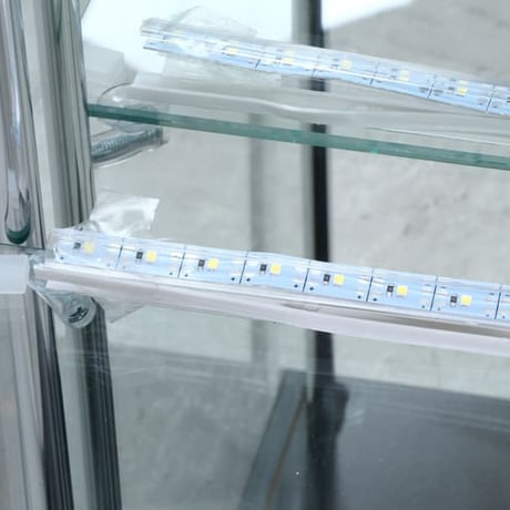 不二貿易 コレクションケース 4段 LED照明 背面ミラー ブラック 高さ162cm 幅42.5cm 奥行36.5cm 強化ガラス棚付き