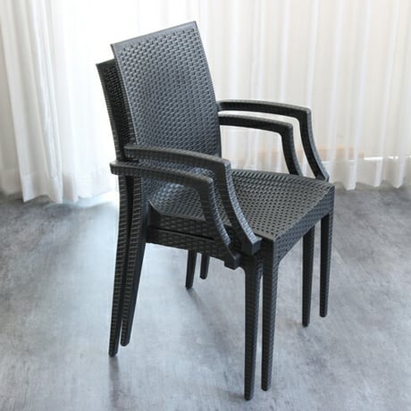 ガーデンチェア 屋外 肘掛け 1脚 アウトドア バーベキュー キャンプ ガーデン 庭 ラタンチェア テラス 黒 ブラック ダイニングチェア 椅子 ベランダ 椅子 北欧 西海岸 籐ラタン風 アジアン