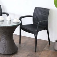 ガーデンチェア 屋外 肘掛け スタッキング 1脚 アウトドア バーベキュー キャンプ ガーデン 庭 テラス 黒 ブラック ダイニングチェア 椅子 アームチェア 北欧 西海岸 籐ラタン風 アジアン お