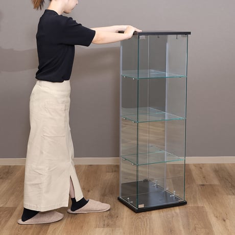 不二貿易 コレクションケース BAAL 4段 ブラック 収納機能 高さ119.5cm 幅39cm 奥行30cm ガラス棚 耐荷重5kg 推し活必見