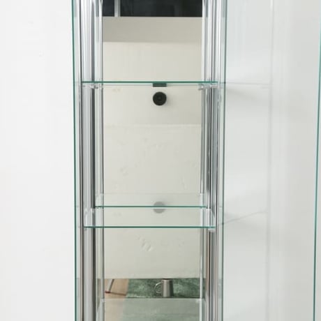 不二貿易 ガラスコレクションケース 4段 背面ミラー付き 収納機能 高さ162cm 幅42.5cm 奥行36.5cm 強化ガラス 棚板5mm 収納力抜群