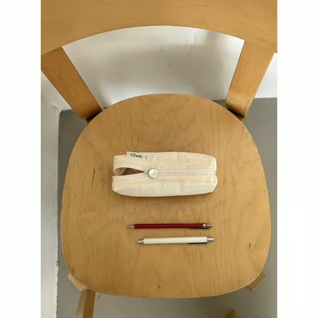 [Clam正規販売店] round pencilcase Quilting cream