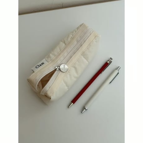 [Clam正規販売店] round pencilcase Quilting cream
