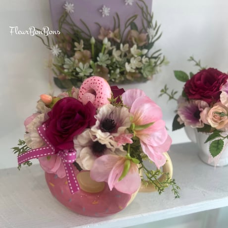 いちごドーナツ フラワー 《 花caféシリーズ※税込, 送料込, 箱 梱包緩衝材込 》