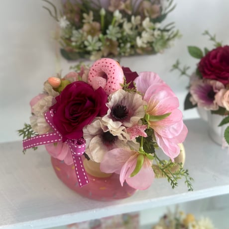 いちごドーナツ フラワー 《 花caféシリーズ※税込, 送料込, 箱 梱包緩衝材込 》