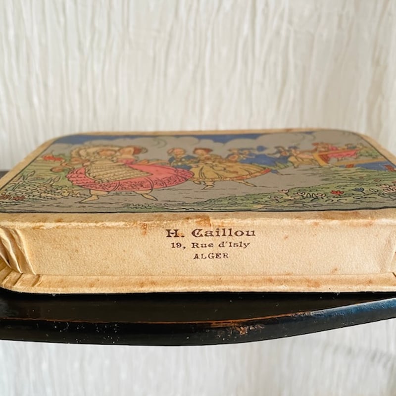 アンティーク フランス 揺り籠の赤ちゃんと母 花の金彩エンボス ドラジェボックス フランスアンティーク ドラジェボックス 喜びにあふれた古い紙箱 [a001