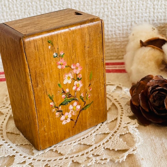 フランス お花の絵が描かれた古い小さな木箱 [a027] | shanachie