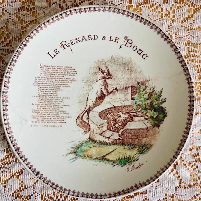 フランス アンティーク 挿絵 フランスアンティーク ラ・フォンテーヌ「キツネとヤギ」の絵皿 修復済