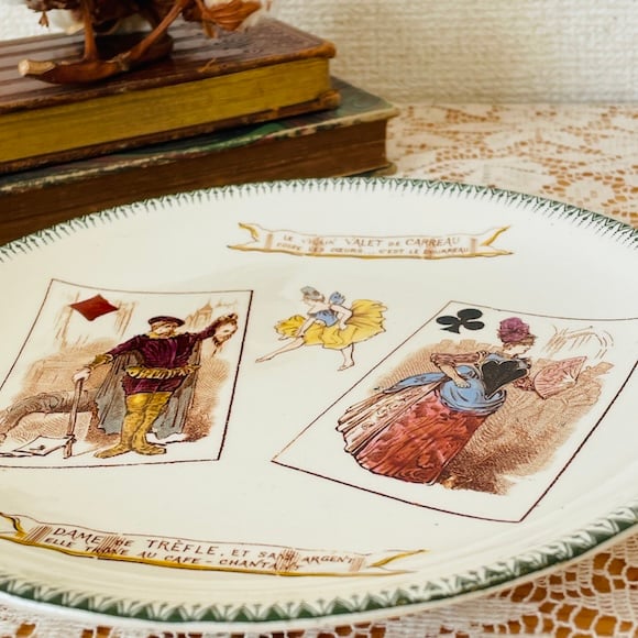 フランス アンティークの絵皿 トランプモチーフ Choisy le Roi [i133