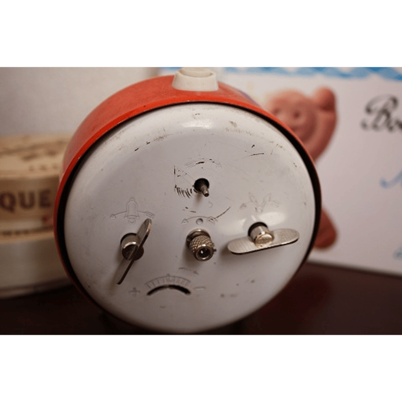 フランスアンティーク カチカチ時を刻むJazの 目覚まし時計 [h012