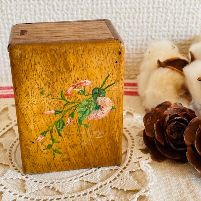 フランス お花の絵が描かれた古い小さな木箱 [a027] | shanachie