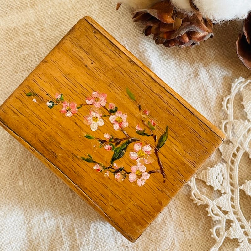 フランス お花の絵が描かれた古い小さな木箱 [a027] | shanachie