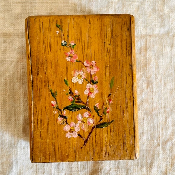フランス お花の絵が描かれた古い小さな木箱 [a027] | shanachie