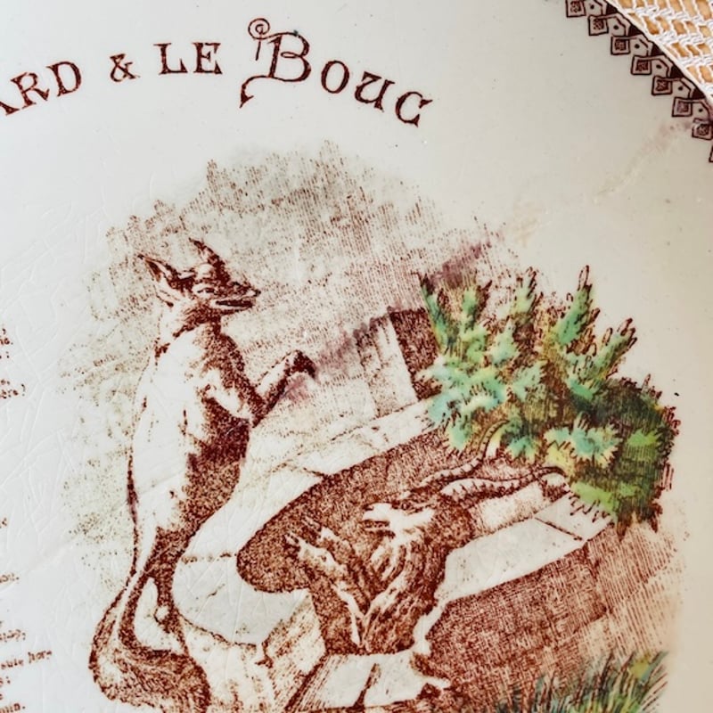 フランスアンティーク ラ・フォンテーヌ「キツネとヤギ」の絵皿 修復済