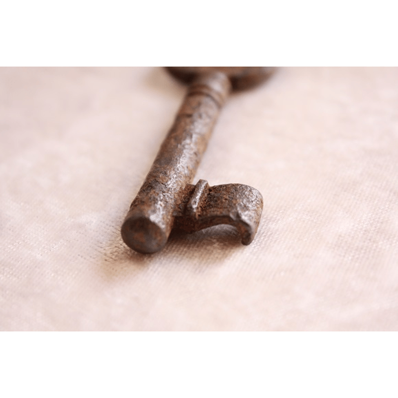 古びたアンティークキー 蚤の市で見つけた幸せの古い鍵 [c012] | shanachie