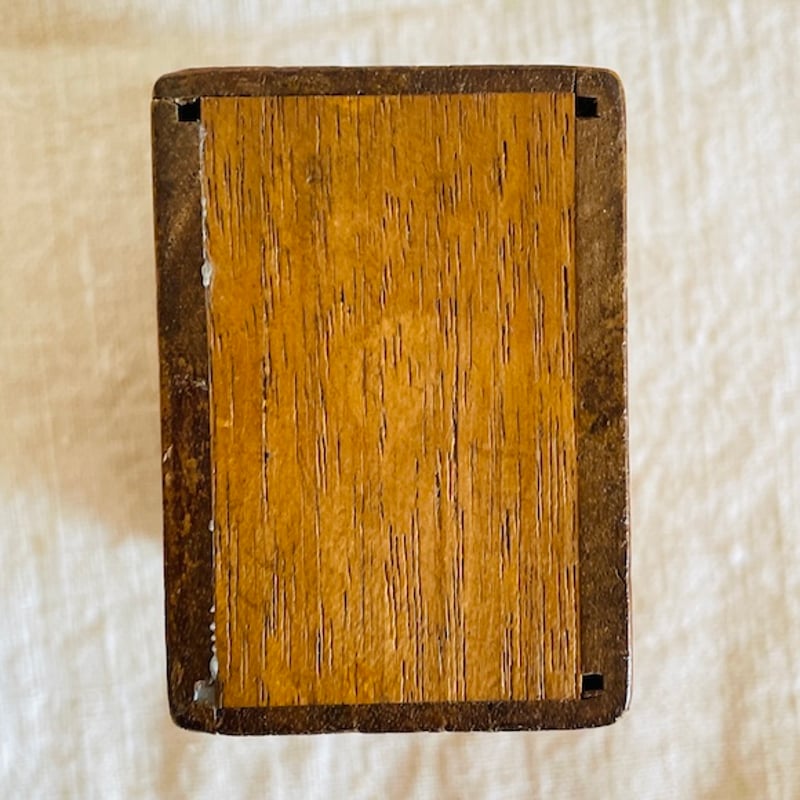 フランス お花の絵が描かれた古い小さな木箱 [a027] | shanachie