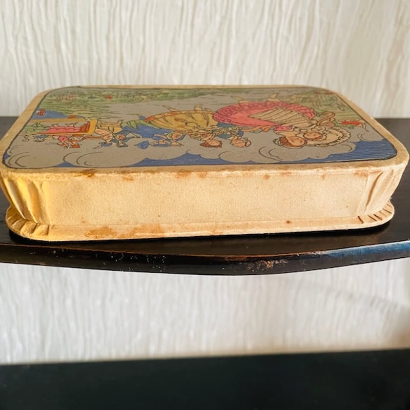 フランスアンティーク ドラジェボックス 喜びにあふれた古い紙箱 [a001