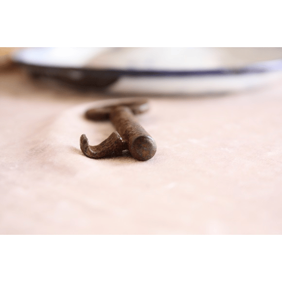 古びたアンティークキー 蚤の市で見つけた幸せの古い鍵 [c012] | shanachie