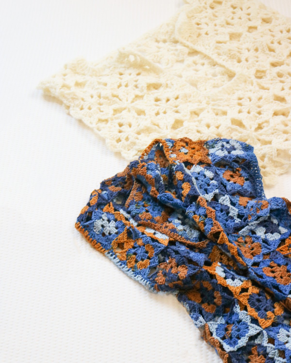 モチーフ編み　ベスト モチーフ編みのVネックベスト前編↓詳細は概要欄チェック - YouTube