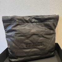 CHANEL シャネル キャビアスキン 黒ロゴ CHANEL22スモール